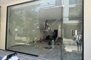 Các trường hợp cụ thể bạn nên ưu tiên lắp đặt cửa kính cường lực