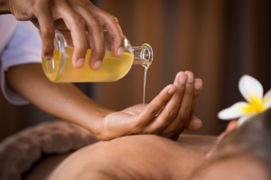 MASSAGE VIỆT NAM BẰNG TINH DẦU
